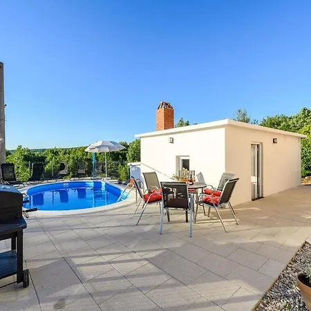 Вилла Sky With Private Pool, Surrounded By Greenery
