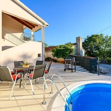 Sky With Private Pool, Surrounded By Greenery * Martinski