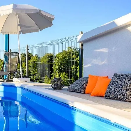 Вилла Sky With Private Pool, Surrounded By Greenery