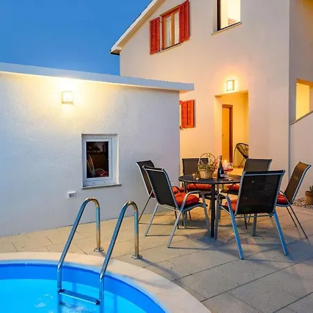 Sky With Private Pool, Surrounded By Greenery Вилла Martinski