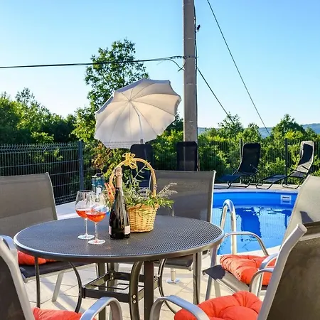Sky With Private Pool, Surrounded By Greenery *
